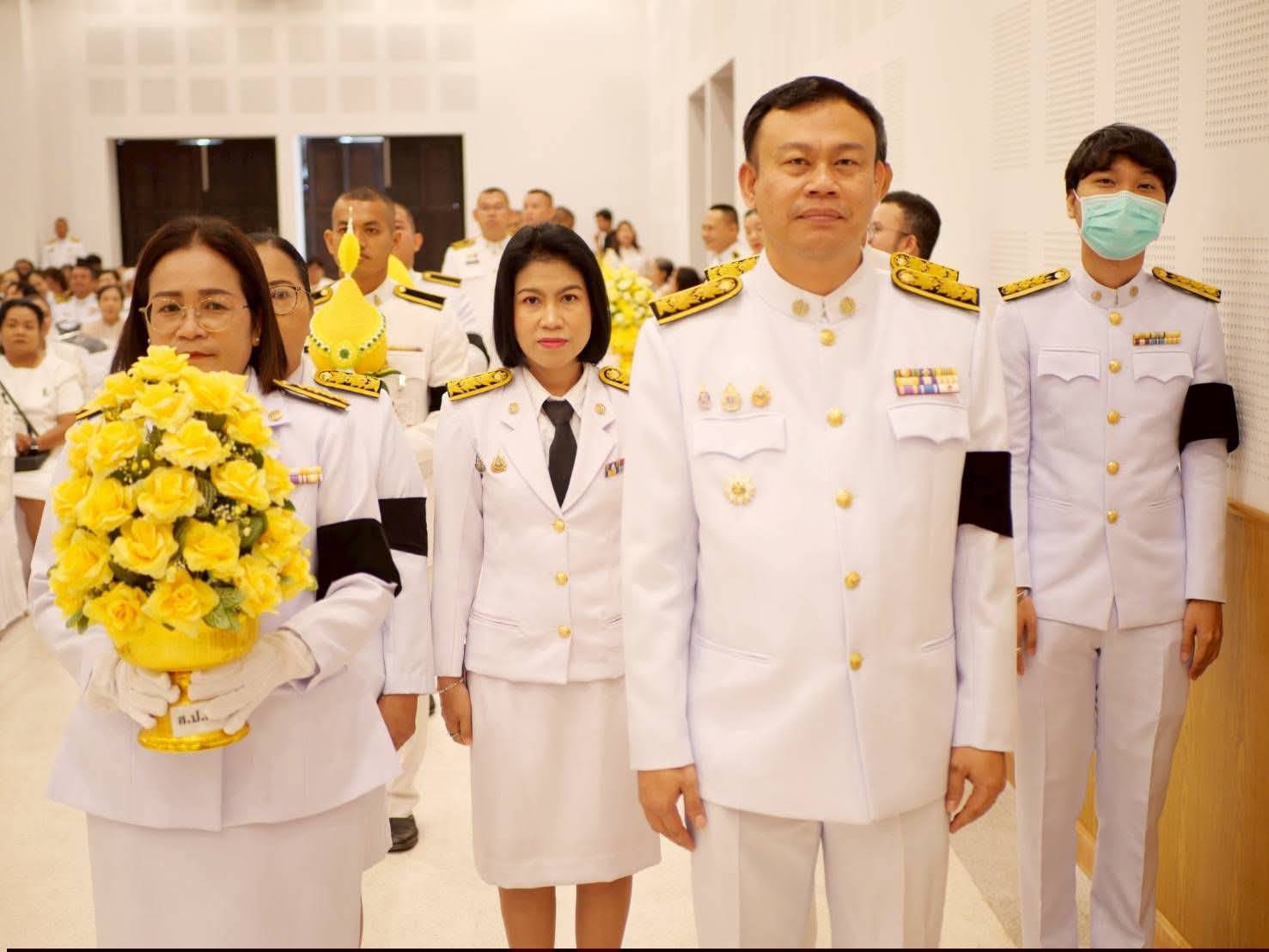 title - ส.ป.ก.ตรัง ร่วมประกอบพิธีวางพานพุ่มดอกไม้สด ถวายราชสักการะพระบรมสาทิสลักษณ์ พระบาทสมเด็จพระนั่งเกล้าเจ้าอยู่หัว พระมหาเจษฎาราชเจ้า รัชกาลที่ ๓ เนื่องในวันคล้ายวันพระราชสมภพ